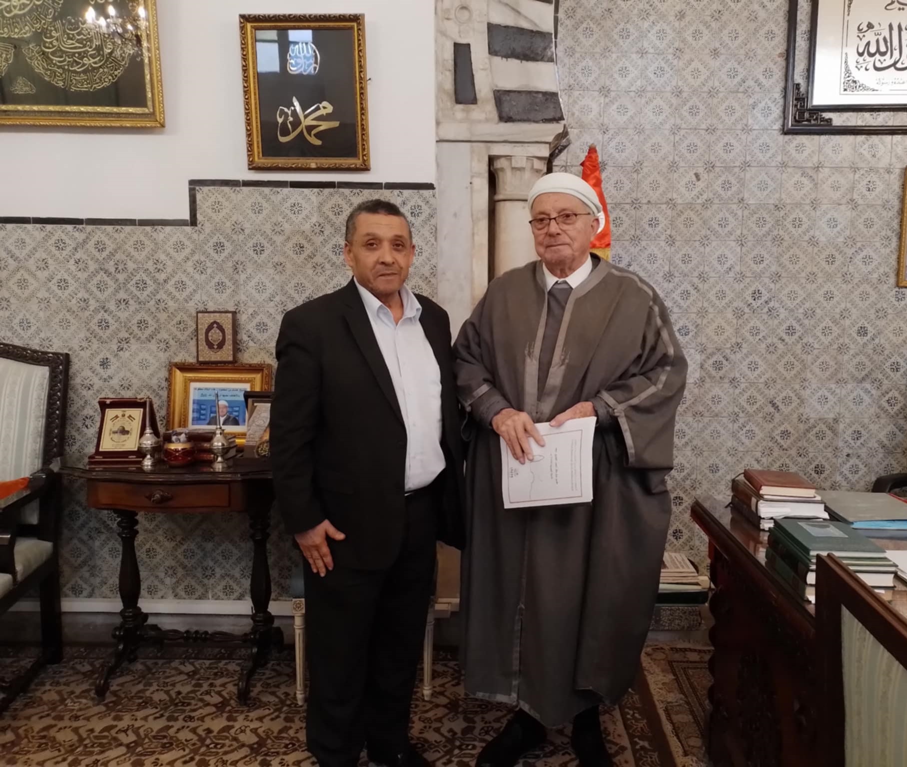 réunion M. Yassine Zarrouki, chef du service d’astronomie, et M. Khair-Eddine Al-Attafi, sous-directeur des séismes et de l’astronomie à l’Institut National de la Météorologie. Au cours de cette réunion, un rapport a été présenté à Son Éminence Cheikh Hichem Ben Mahmoud, Mufti de la République,
